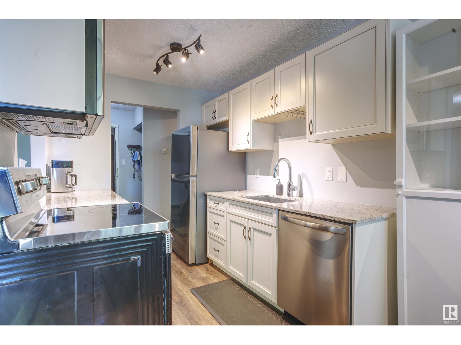 #21 10160 119 St Nw, Edmonton, Alberta  T5K 1Y9 - Photo 4 - E4435646