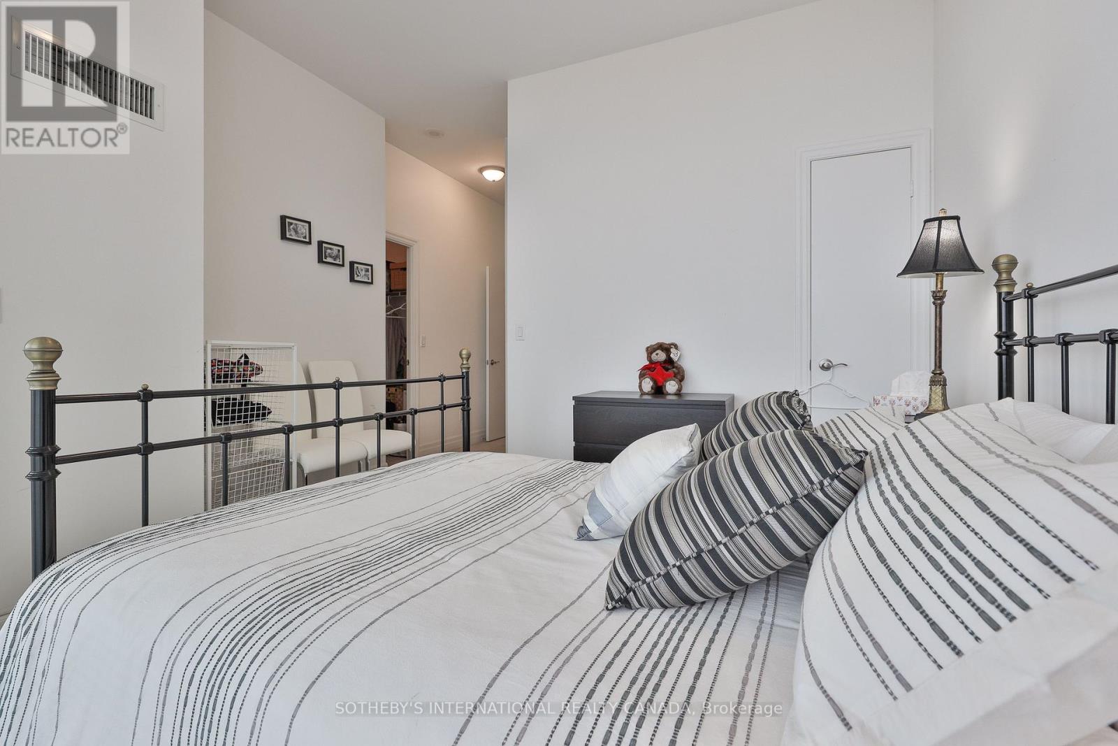 Ph 201 - 8 Scollard Street, Toronto (Annex), Ontario  M5R 1E9 - Photo 9 - C12268564