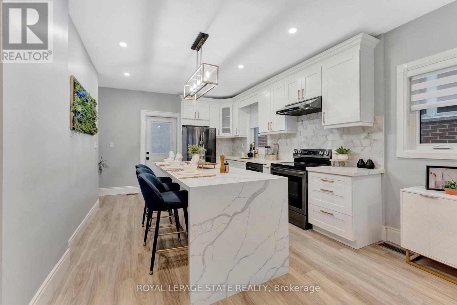 Property at 520 COCHRANE ROAD image 1