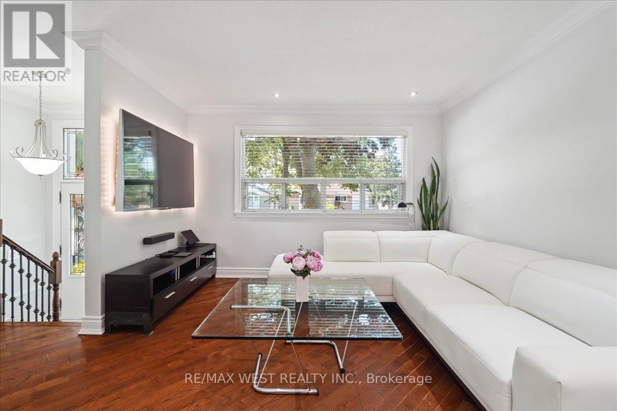 Property at 16 FAREHAM CRESCENT image 4