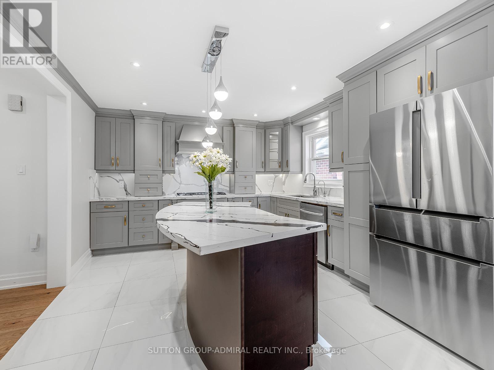 263 Crossland Gate, Newmarket, Ontario  L3X 1B1 - Photo 6 - N12268551