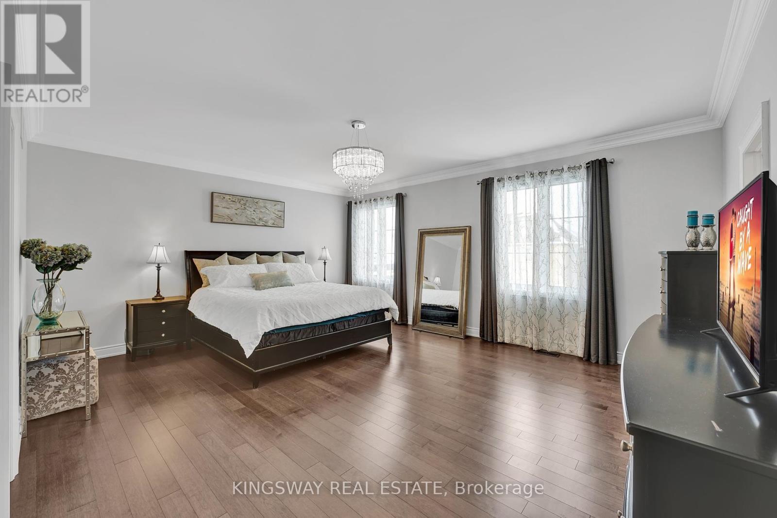 70 Bond Crescent, Richmond Hill, Ontario  L4E 3K4 - Photo 17 - N12268582