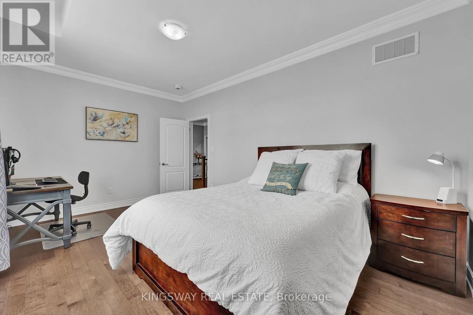 70 Bond Crescent, Richmond Hill, Ontario  L4E 3K4 - Photo 20 - N12268582