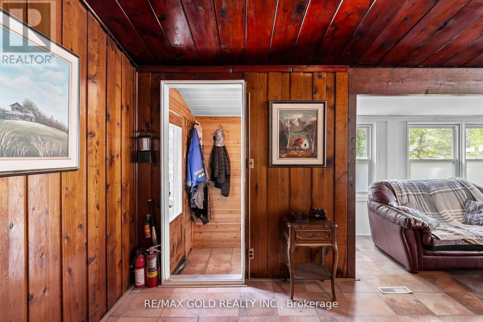 1305 Carol Ann Avenue, Ramara, Ontario  L0K 1B0 - Photo 6 - S12268472
