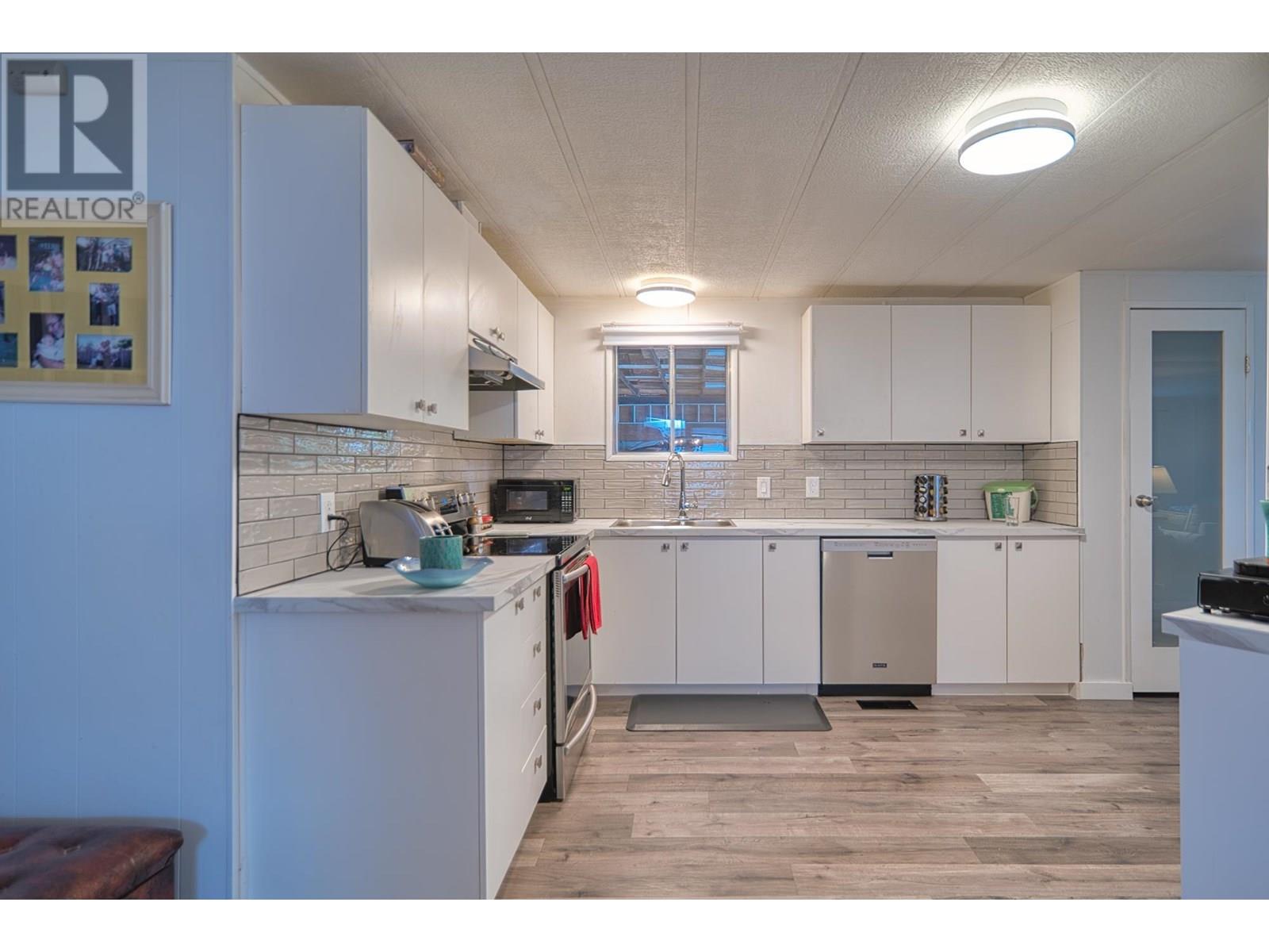Property at 5218 SUNSHINE COAST HIGHWAY image 2