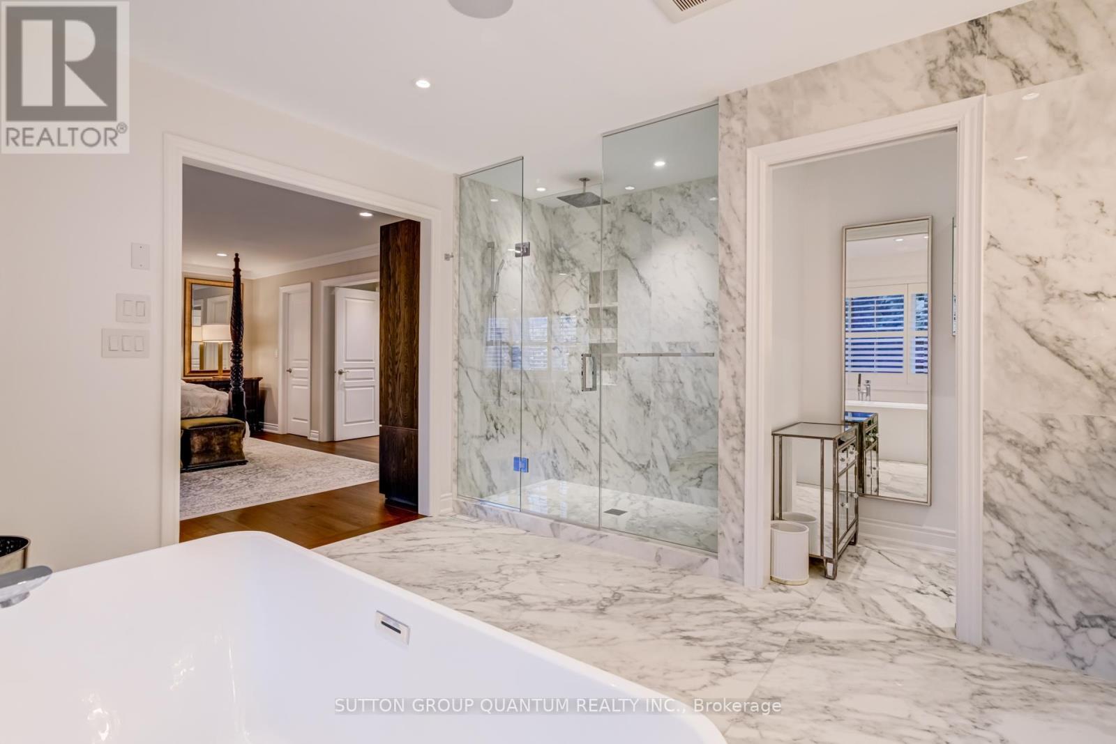560 Hancock Way, Mississauga, Ontario  L5H 4L5 - Photo 25 - W12268526
