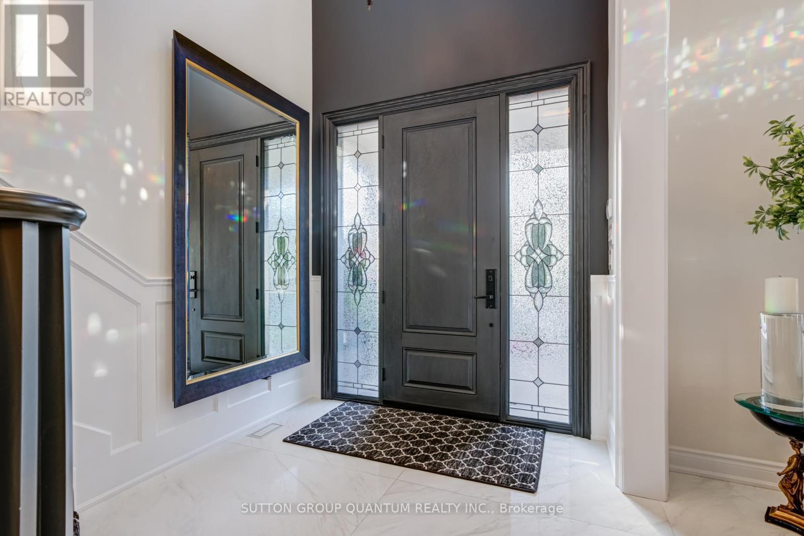 Property at 560 HANCOCK WAY image 3