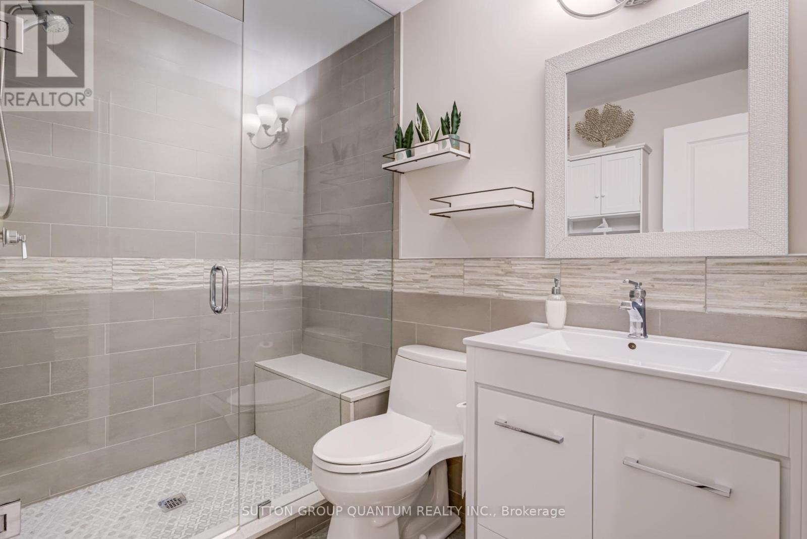 560 Hancock Way, Mississauga, Ontario  L5H 4L5 - Photo 42 - W12268526