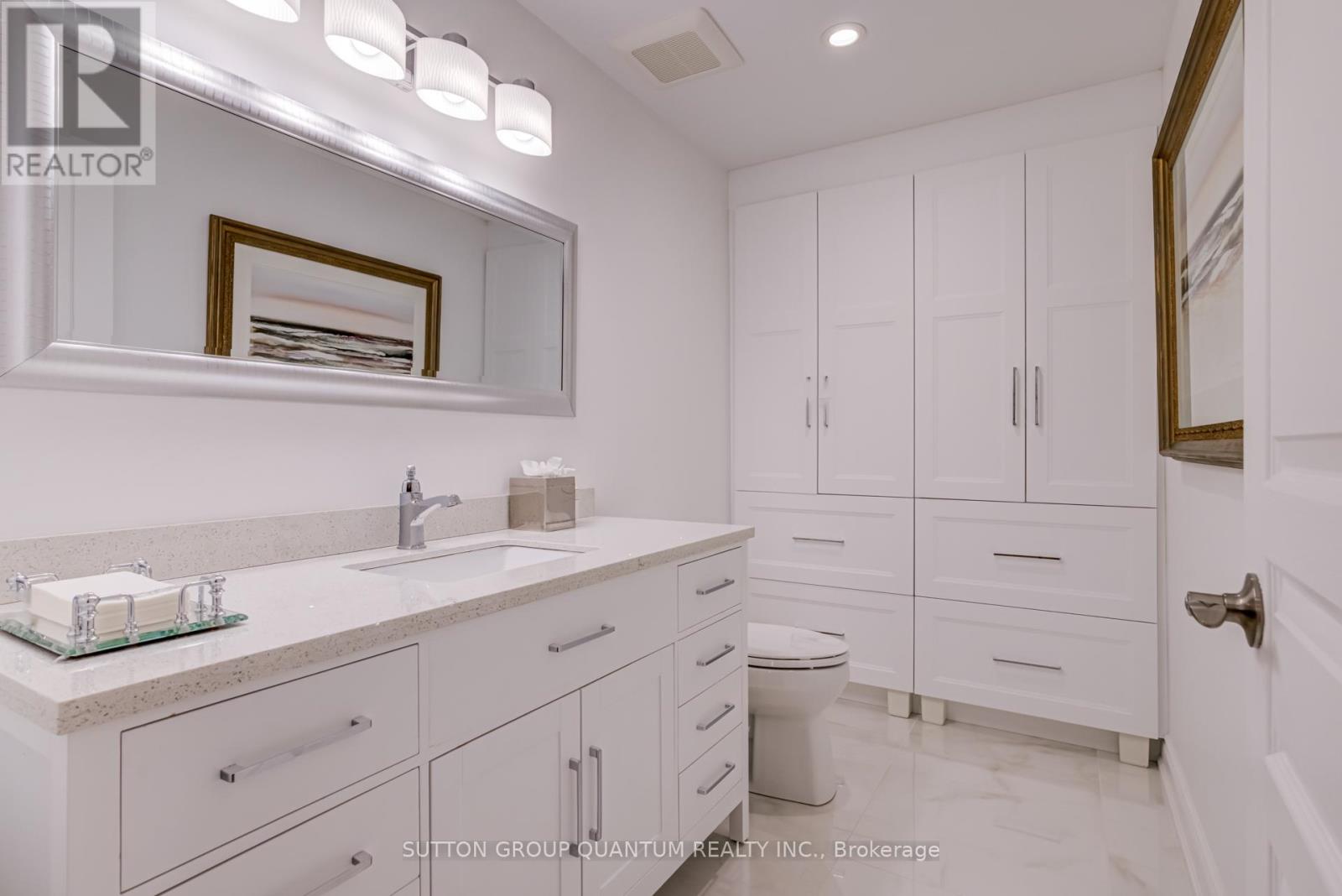560 Hancock Way, Mississauga, Ontario  L5H 4L5 - Photo 44 - W12268526