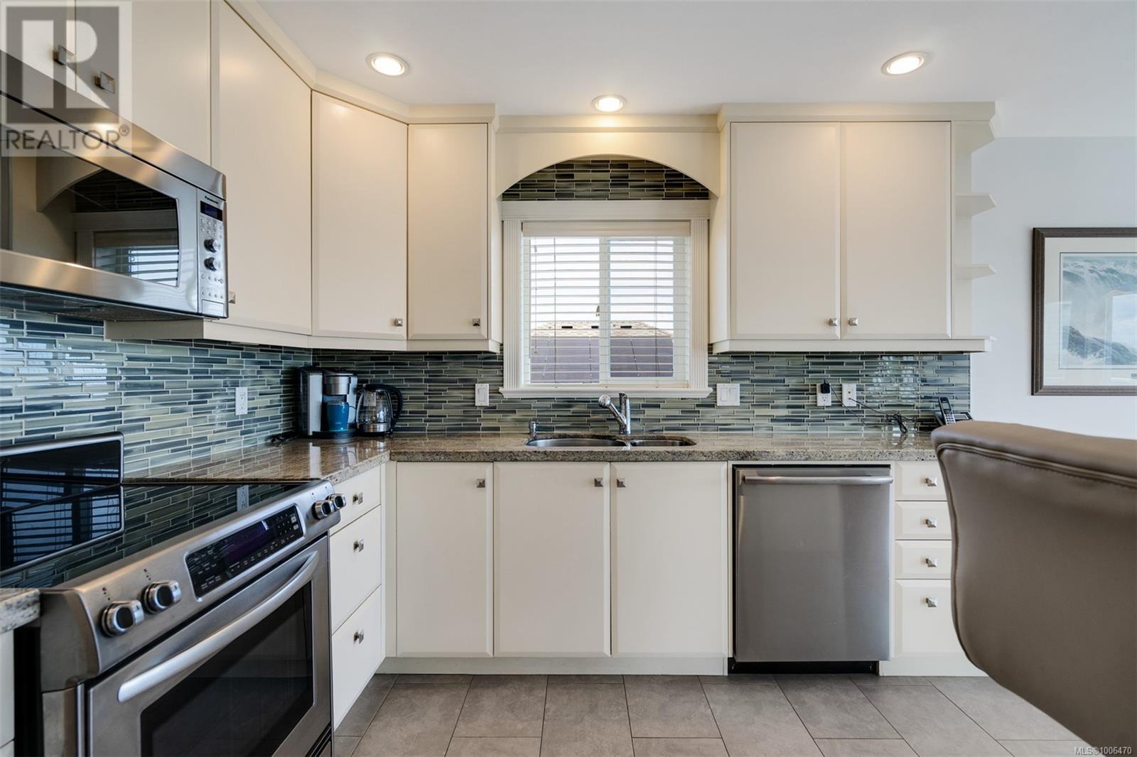 3325 Aloha Ave, Colwood, British Columbia  V9C 1X9 - Photo 8 - 1006470