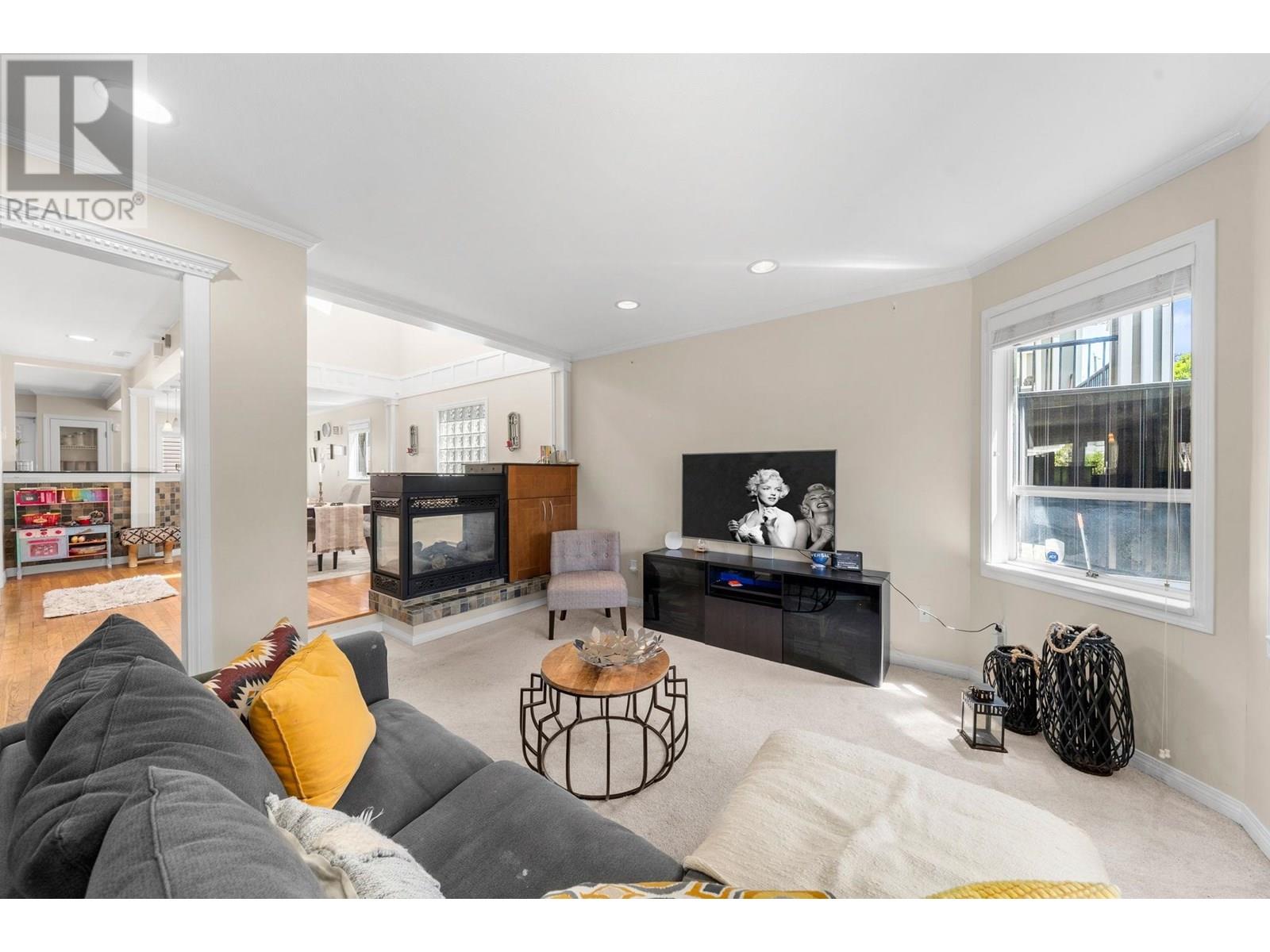 Property at 2 460 W 6TH STREET image 3