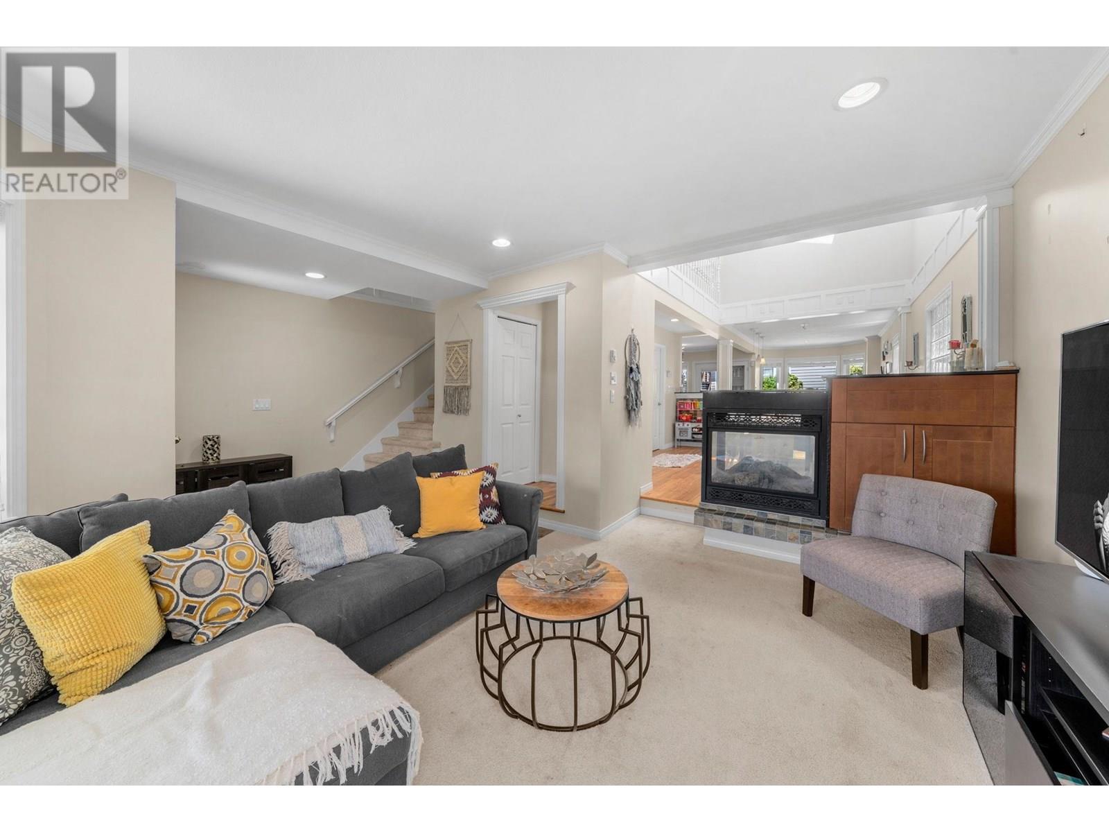 Property at 2 460 W 6TH STREET image 5