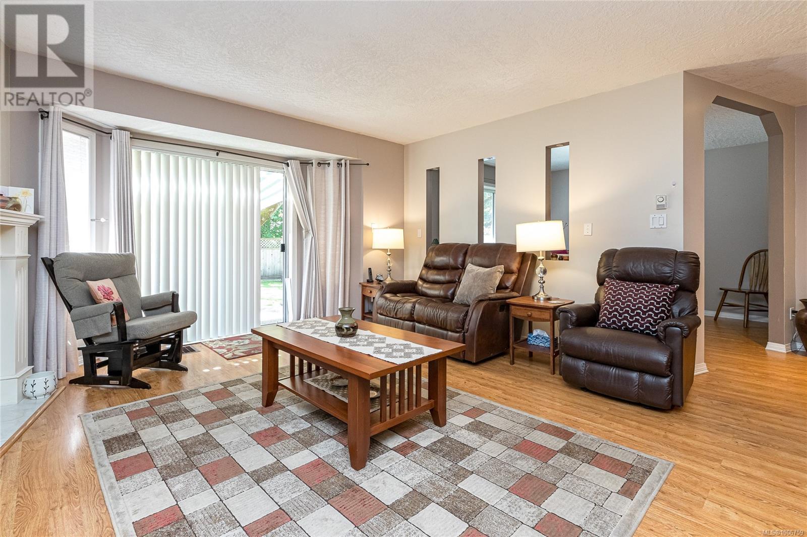 Property at 627 Goldstream Ave image 5