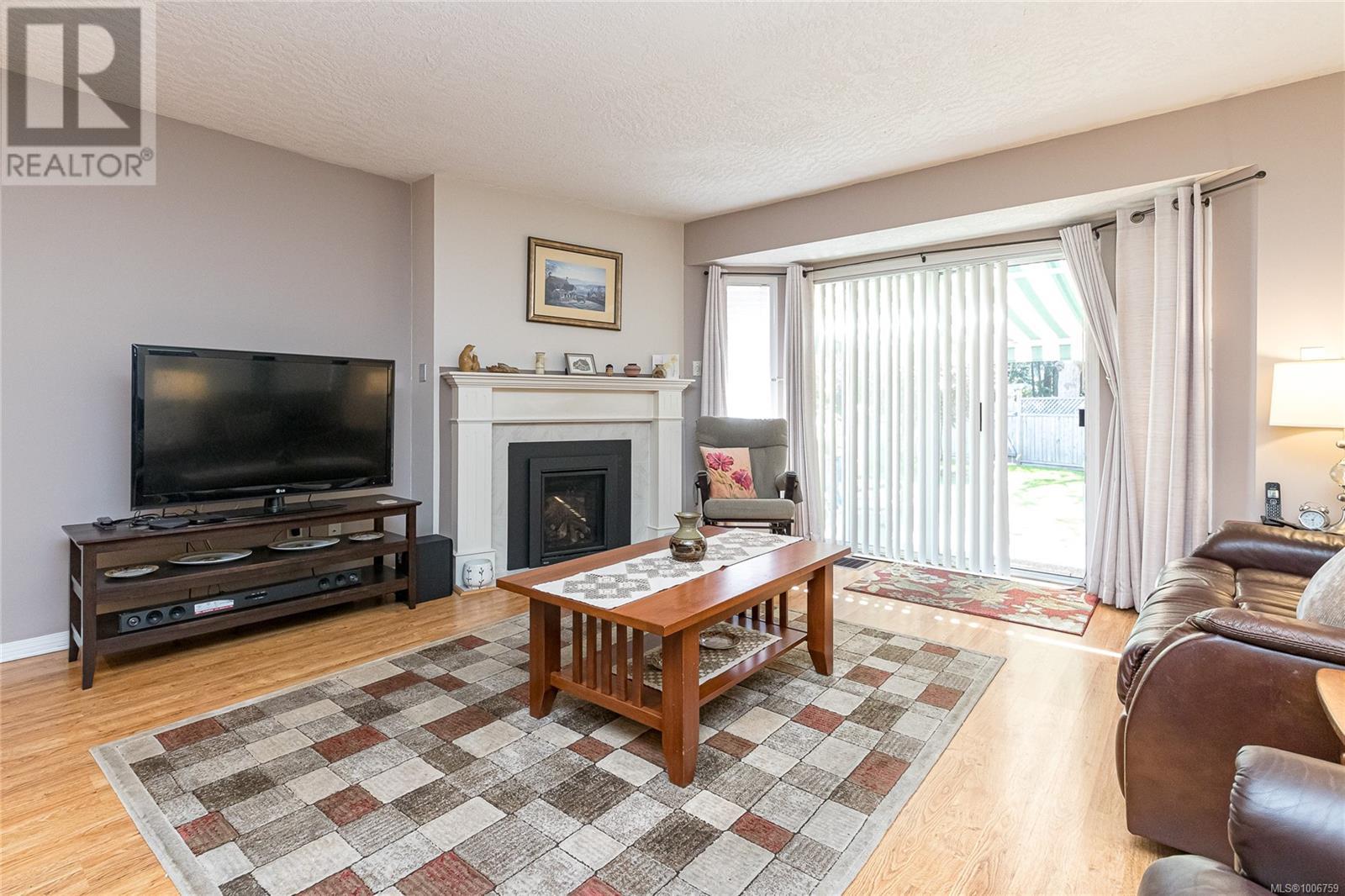 Property at 627 Goldstream Ave image 4