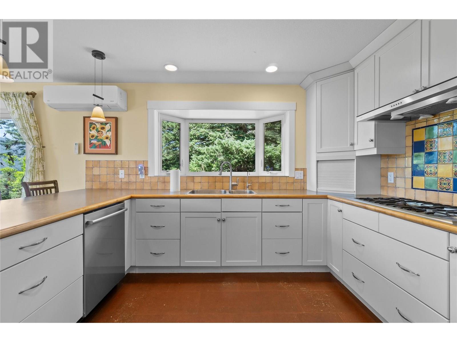 Property at 1527 Tappen Valley Road image 4