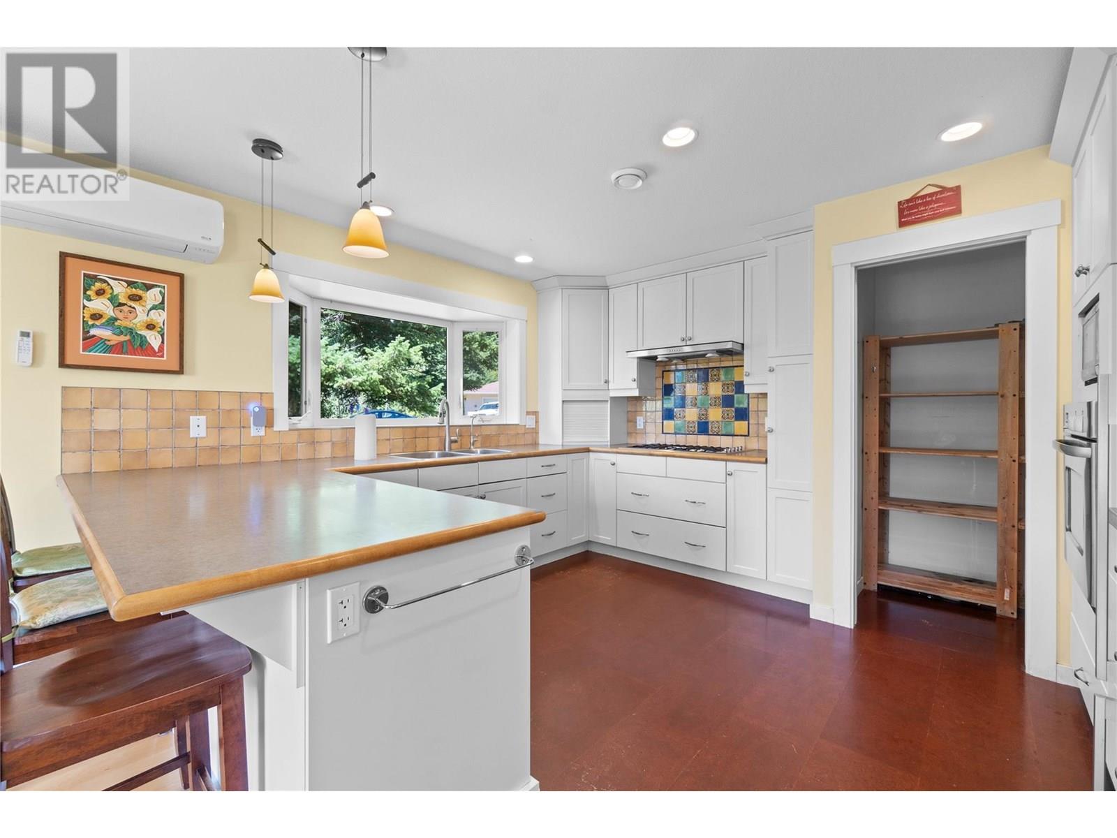 Property at 1527 Tappen Valley Road image 3