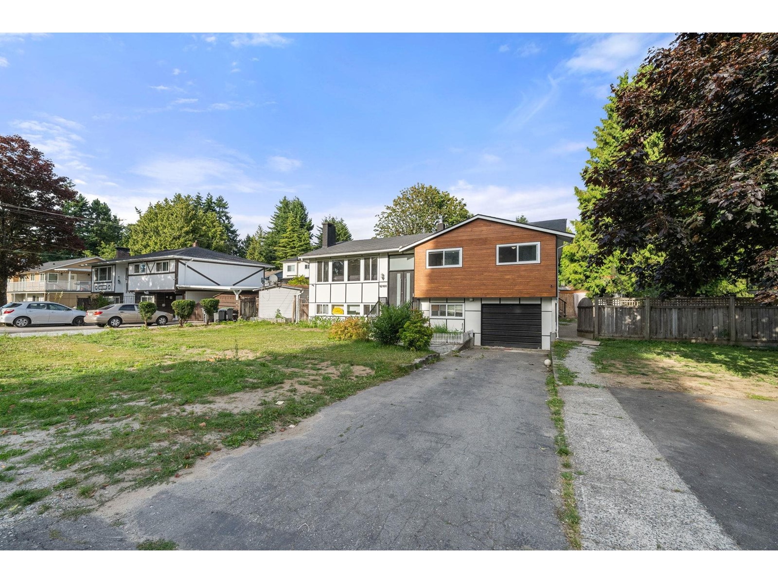 Property at 10108 127A STREET image 3