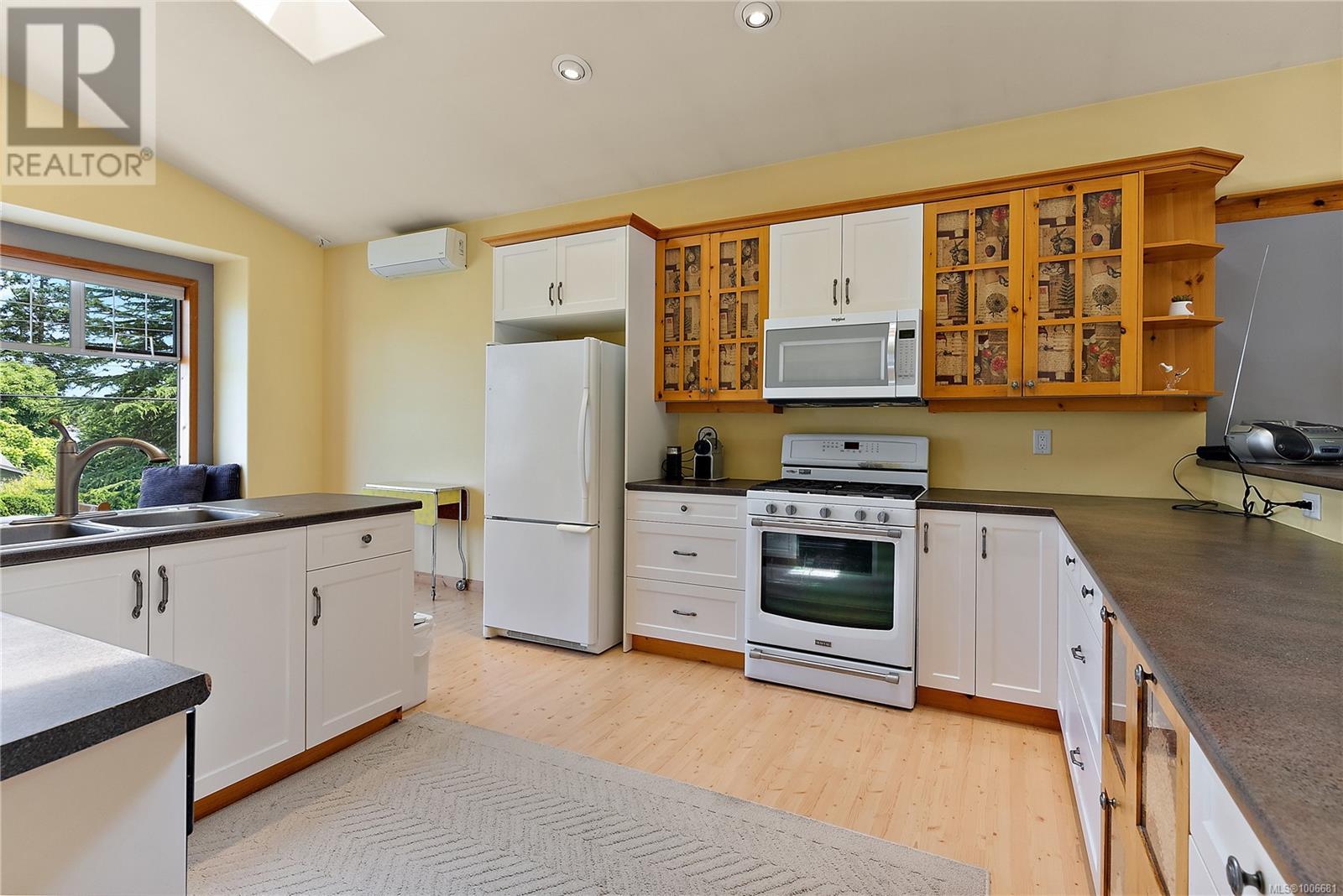 Property at 8028 Arthur Dr image 3