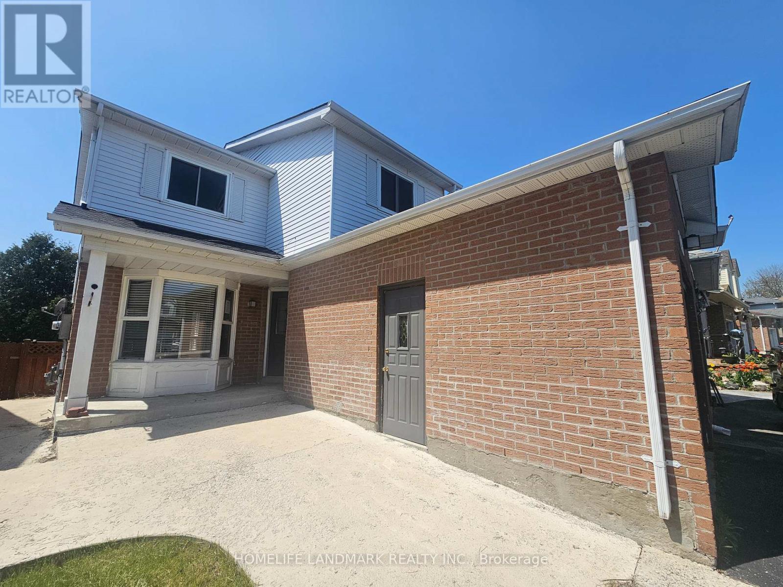 Property at 796 BENNETT CRESCENT image 2