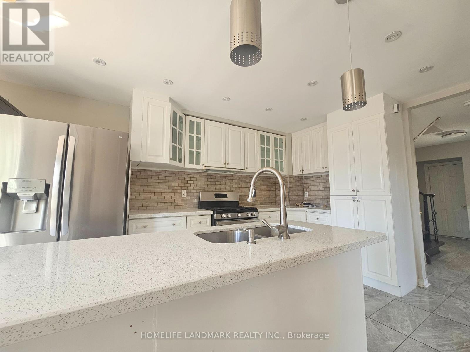 Property at 796 BENNETT CRESCENT image 4