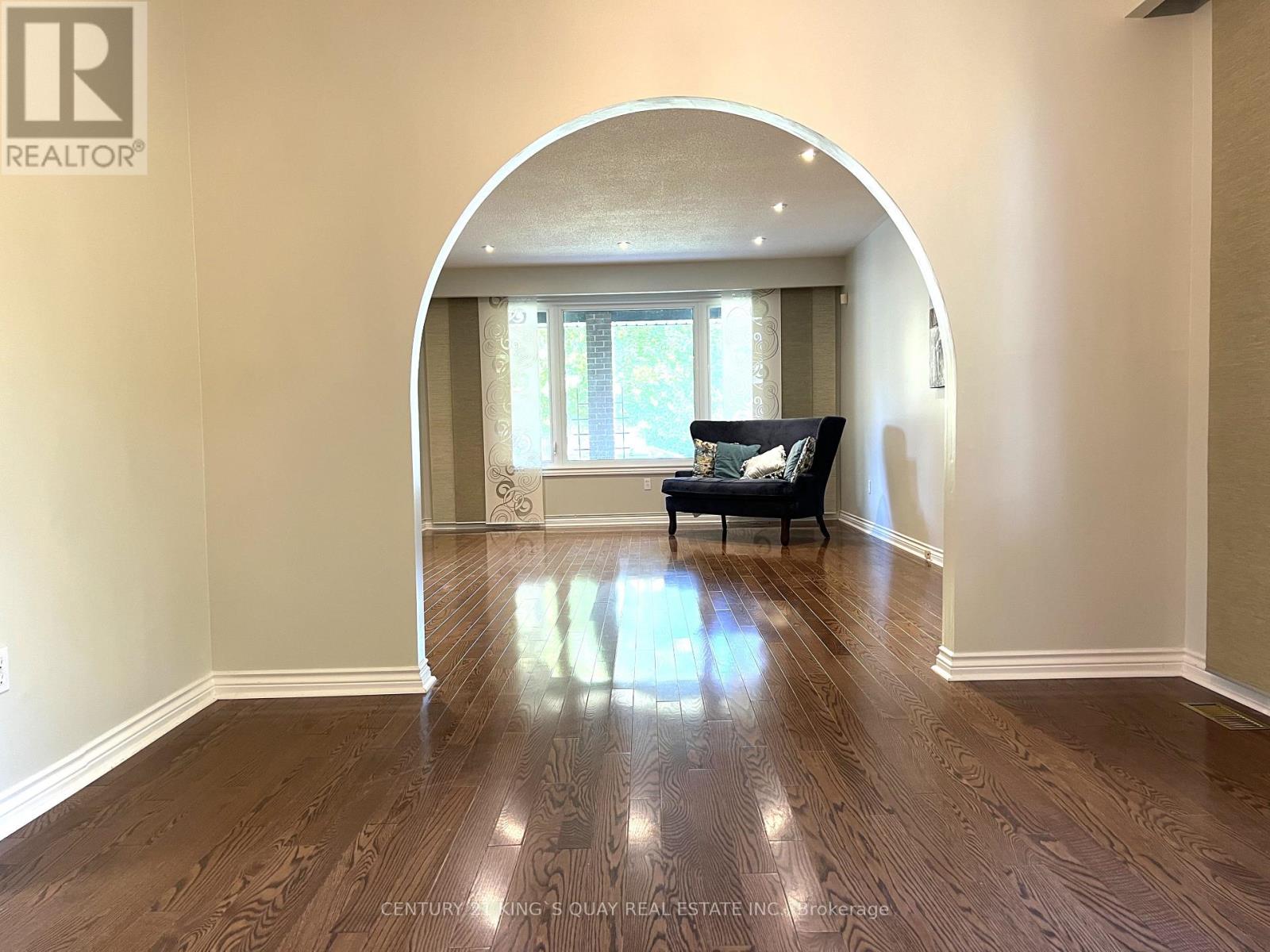 50 Bedford Park Avenue, Richmond Hill, Ontario  L4C 2N8 - Photo 13 - N12268710