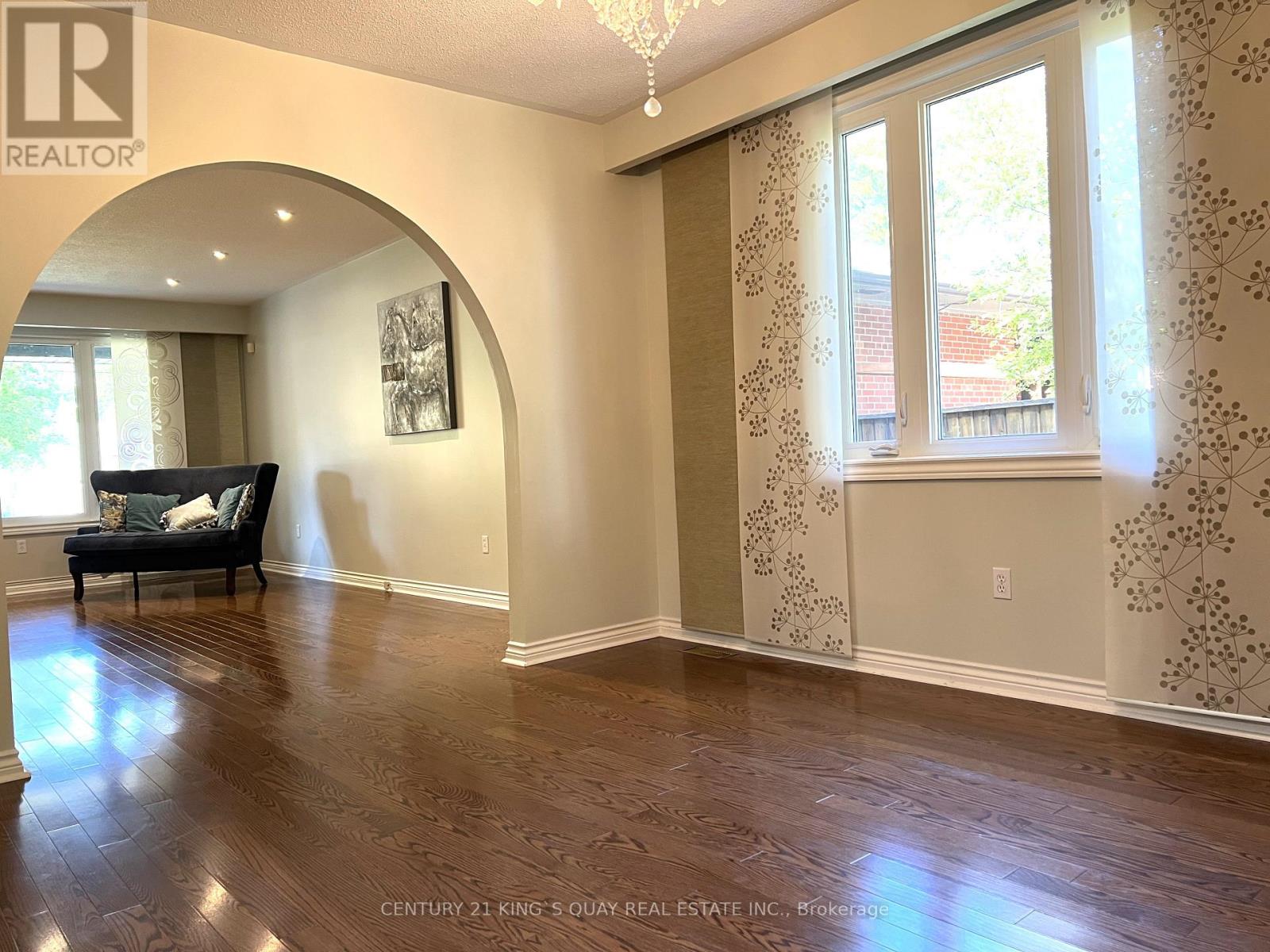 50 Bedford Park Avenue, Richmond Hill, Ontario  L4C 2N8 - Photo 14 - N12268710