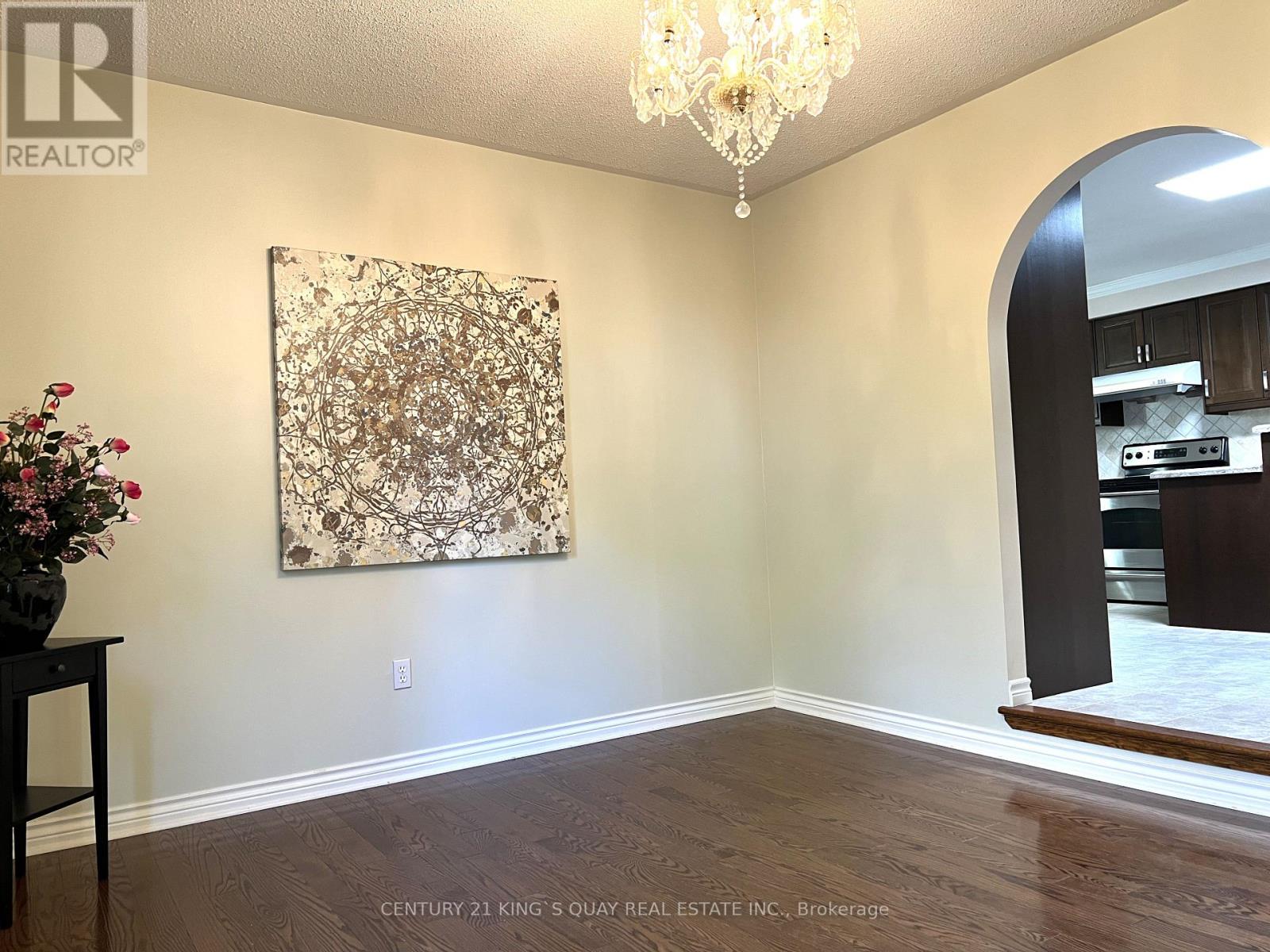 50 Bedford Park Avenue, Richmond Hill, Ontario  L4C 2N8 - Photo 17 - N12268710