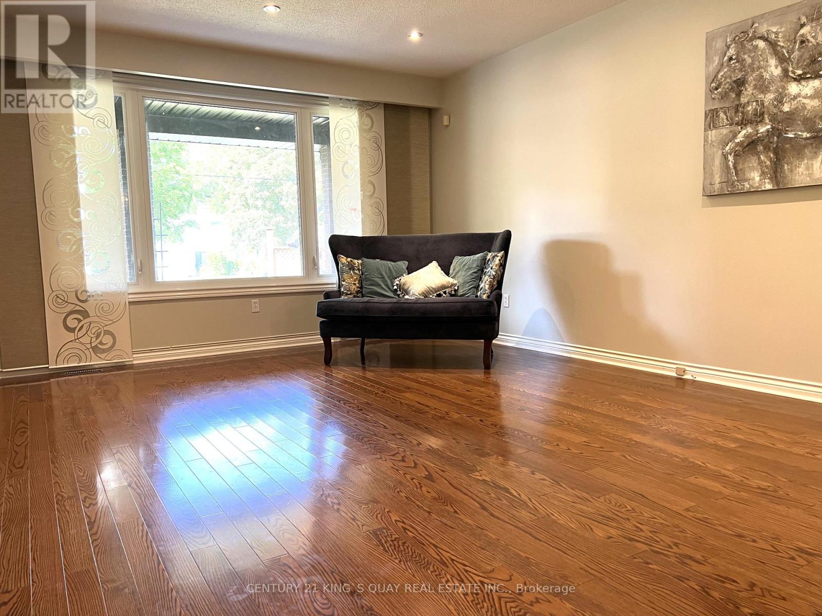 50 Bedford Park Avenue, Richmond Hill, Ontario  L4C 2N8 - Photo 9 - N12268710