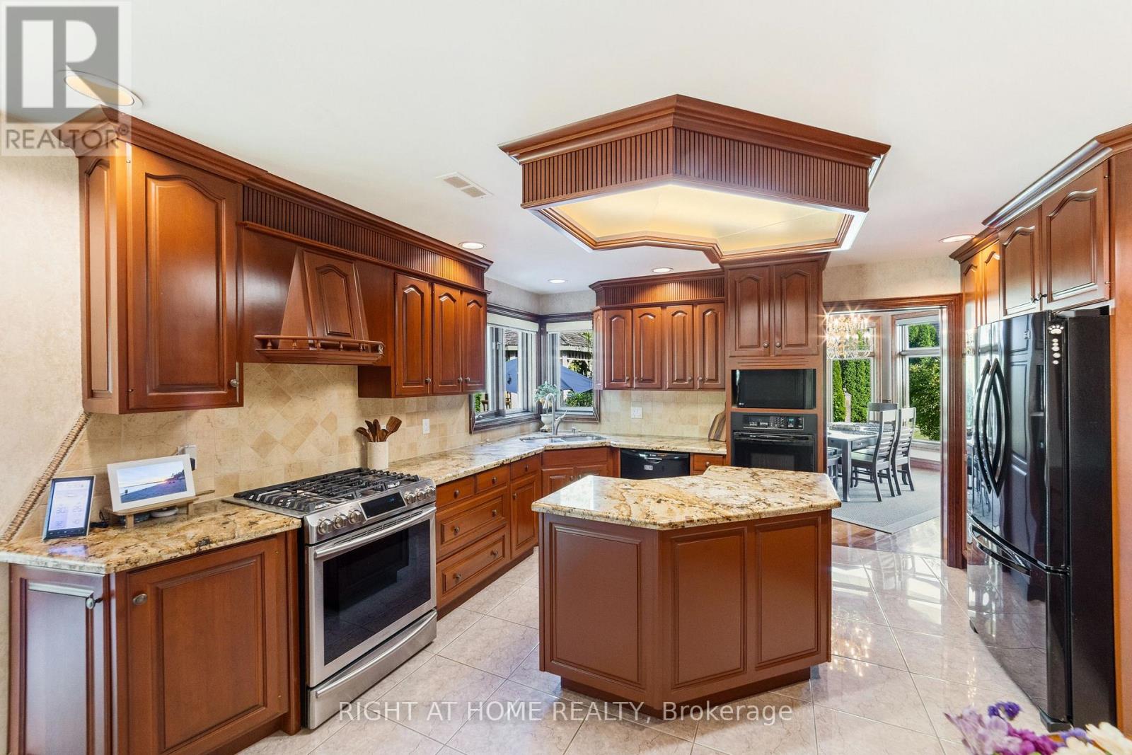 7775 St Augustine Crescent, Niagara Falls (Mt. Carmel), Ontario  L2H 2X3 - Photo 12 - X12268823