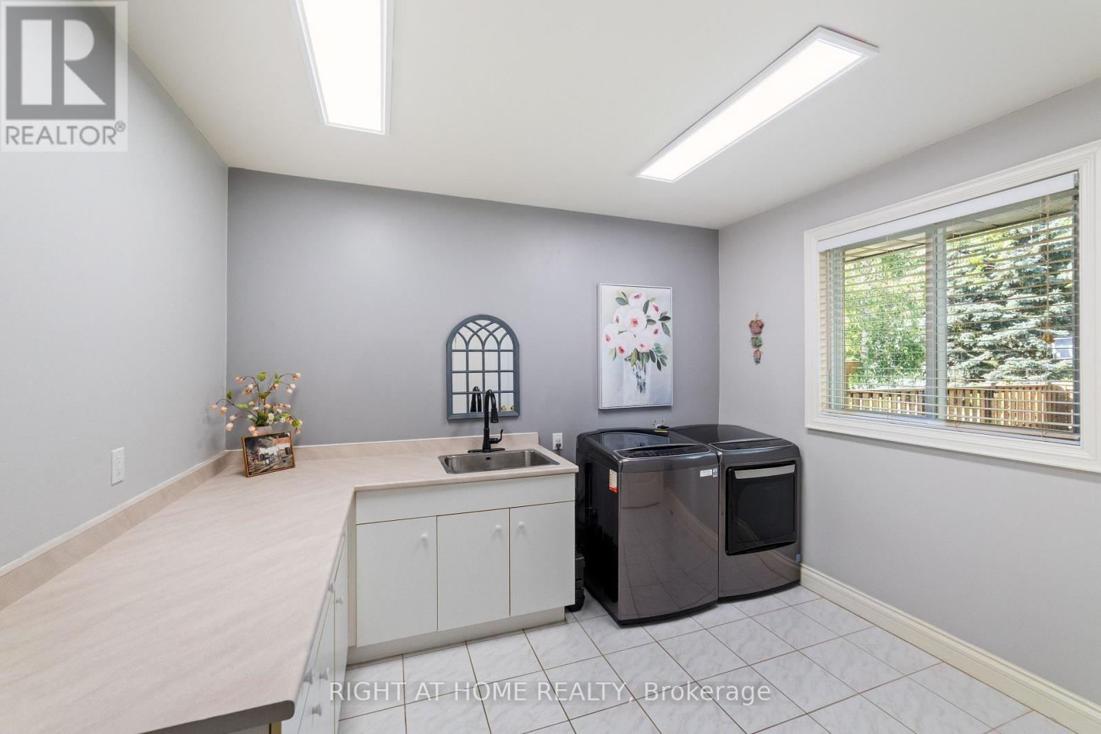 7775 St Augustine Crescent, Niagara Falls (Mt. Carmel), Ontario  L2H 2X3 - Photo 16 - X12268823