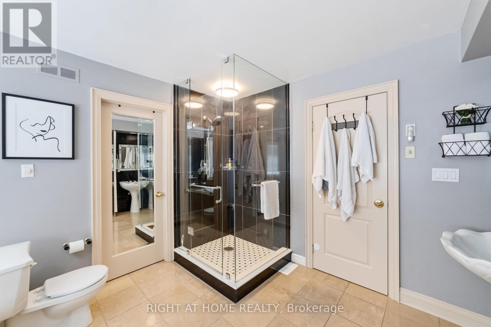 7775 St Augustine Crescent, Niagara Falls (Mt. Carmel), Ontario  L2H 2X3 - Photo 21 - X12268823