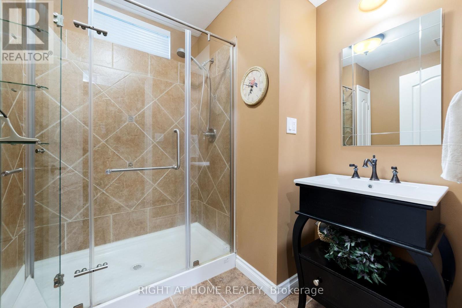 7775 St Augustine Crescent, Niagara Falls (Mt. Carmel), Ontario  L2H 2X3 - Photo 33 - X12268823