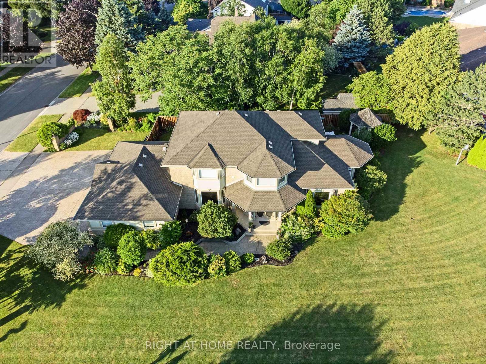 7775 St Augustine Crescent, Niagara Falls (Mt. Carmel), Ontario  L2H 2X3 - Photo 44 - X12268823