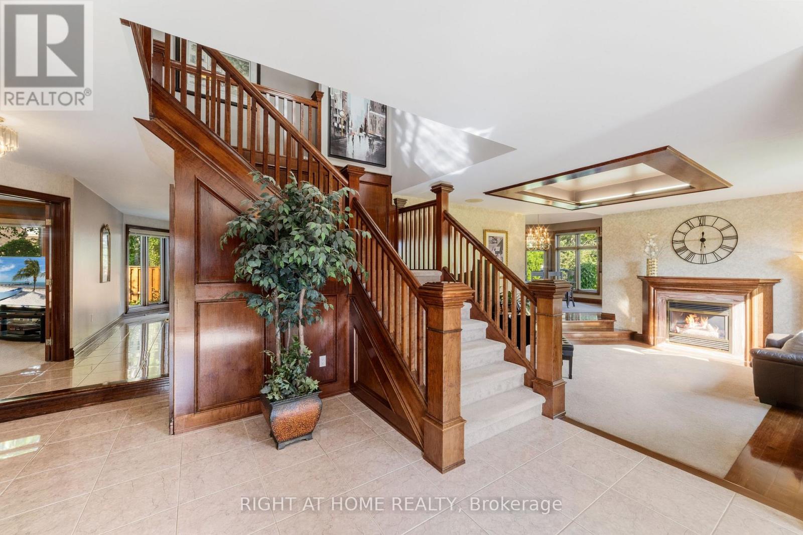 7775 St Augustine Crescent, Niagara Falls (Mt. Carmel), Ontario  L2H 2X3 - Photo 5 - X12268823