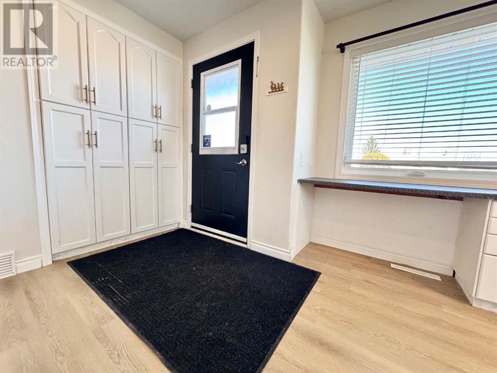 Property at 4703 56A Avenue image 3
