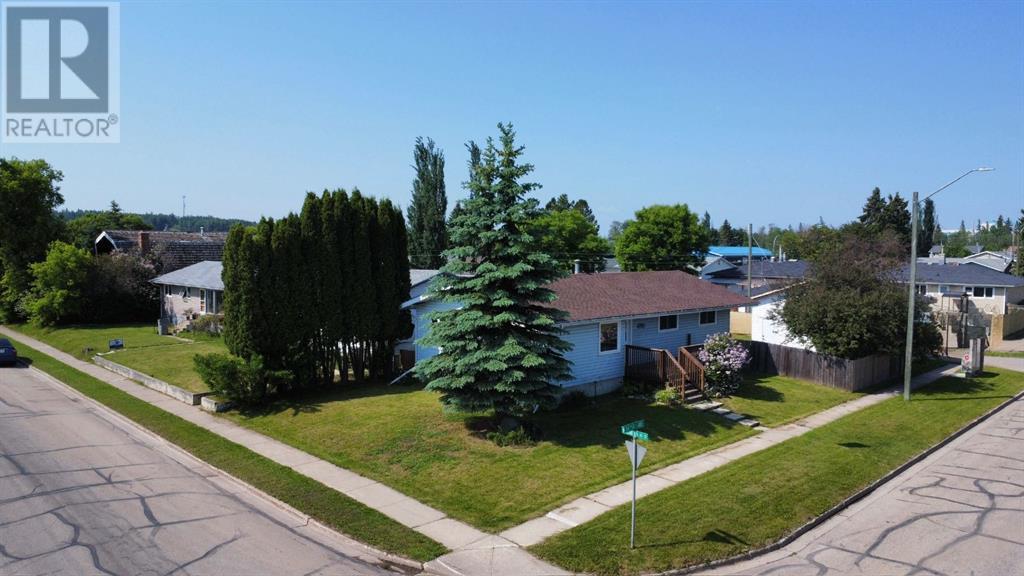 Property at 4703 56A Avenue image 2