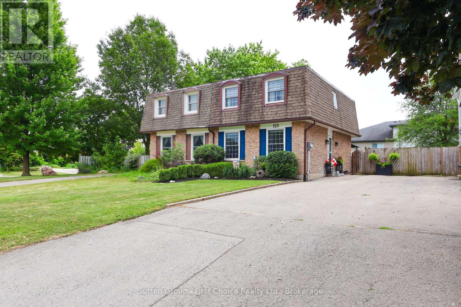 Property at 123 FORMAN AVENUE image 2
