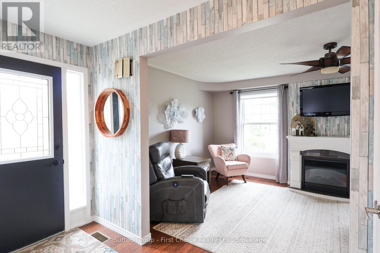 Property at 123 FORMAN AVENUE image 5