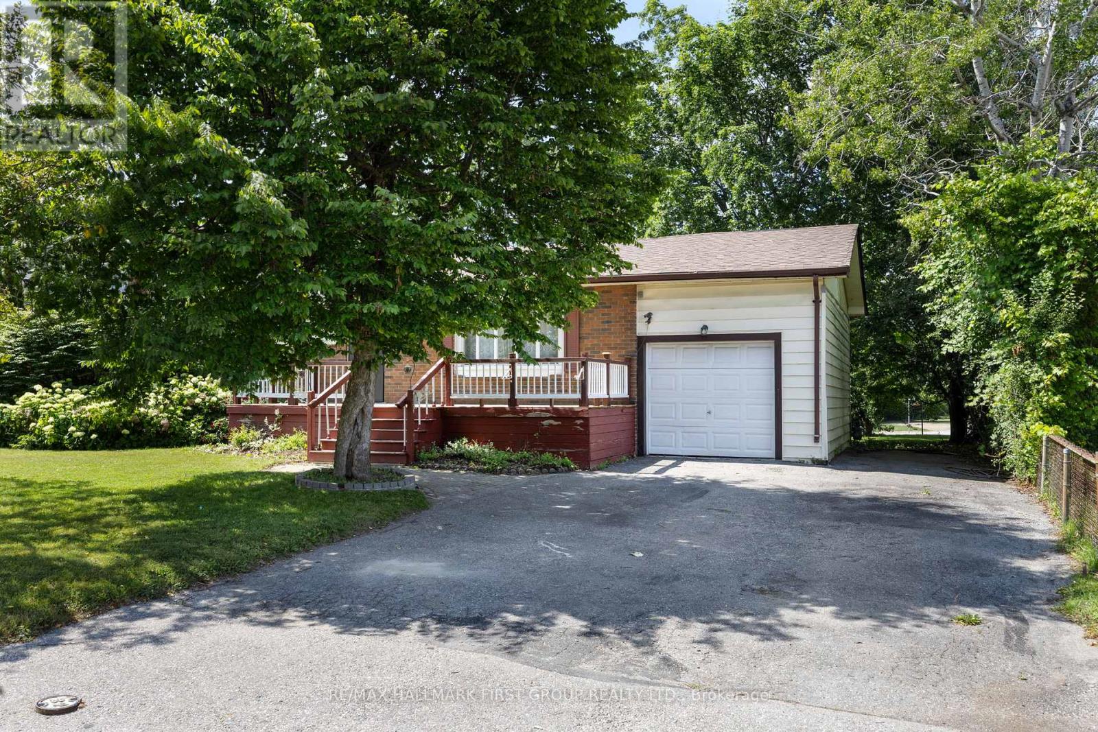 Property at 20 LAMBARD CRESCENT image 2