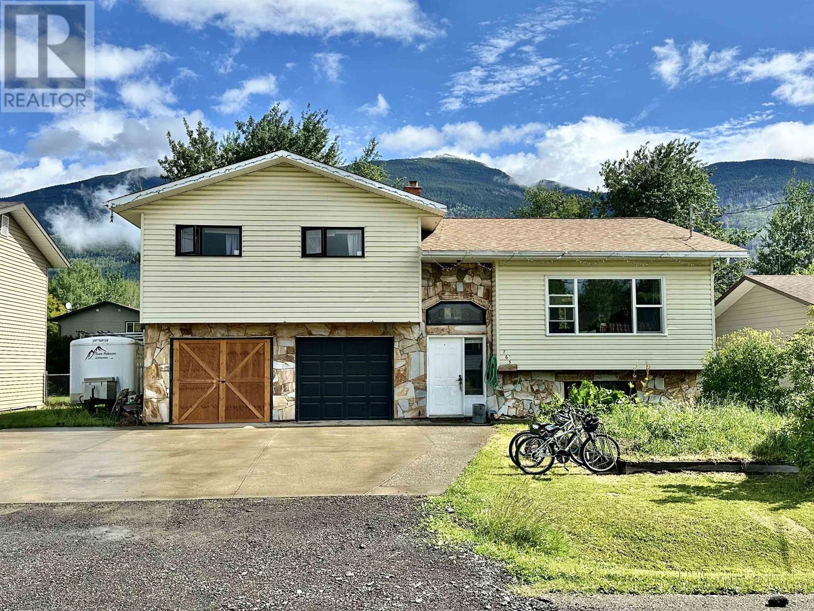 765 DOMINION STREET, McBride, British Columbia
