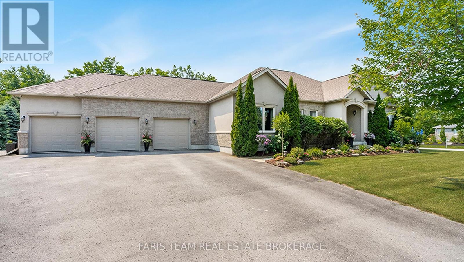 Property at 64 RED OAK CRESCENT image 3