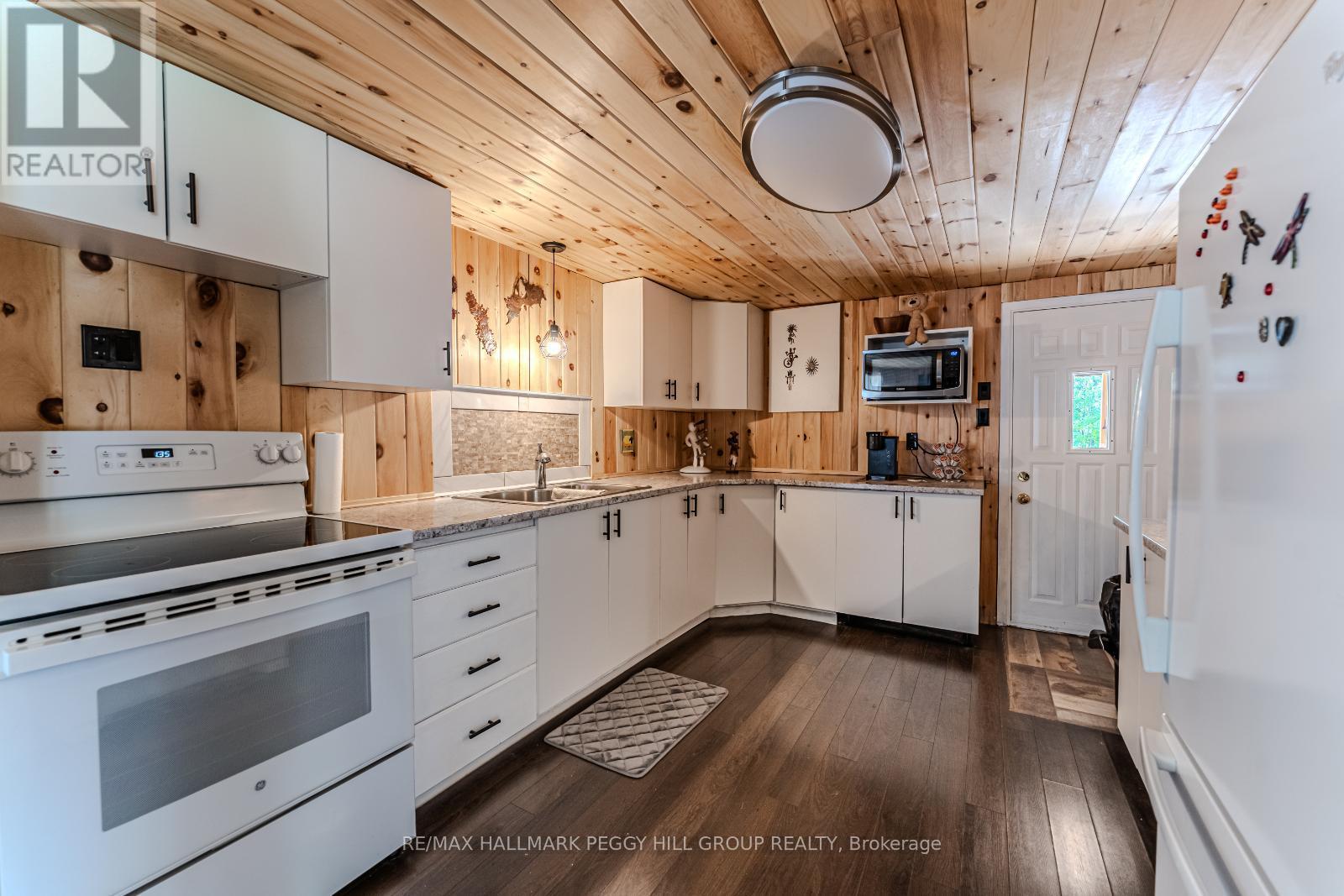 Property at 156 WOODLANDS AVENUE image 3
