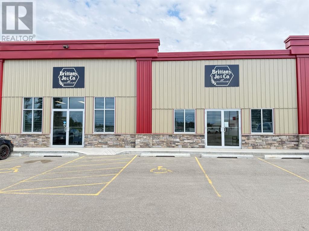 110 & 120, 5641 48 Avenuecrescent, Ponoka, Alberta  T4J 1K2 - Photo 1 - A2236631