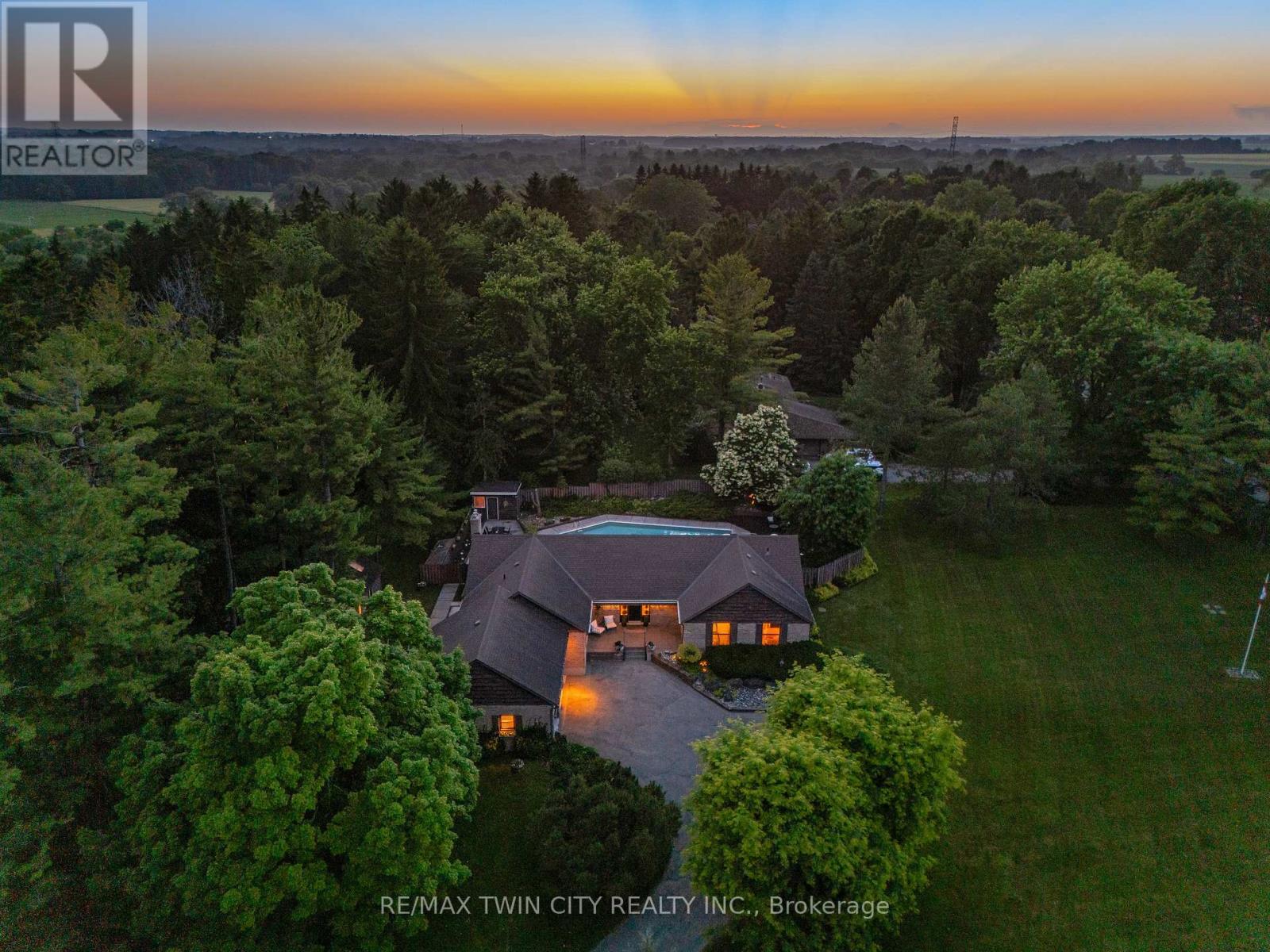 Property at 105 GRANDVIEW DRIVE image 1