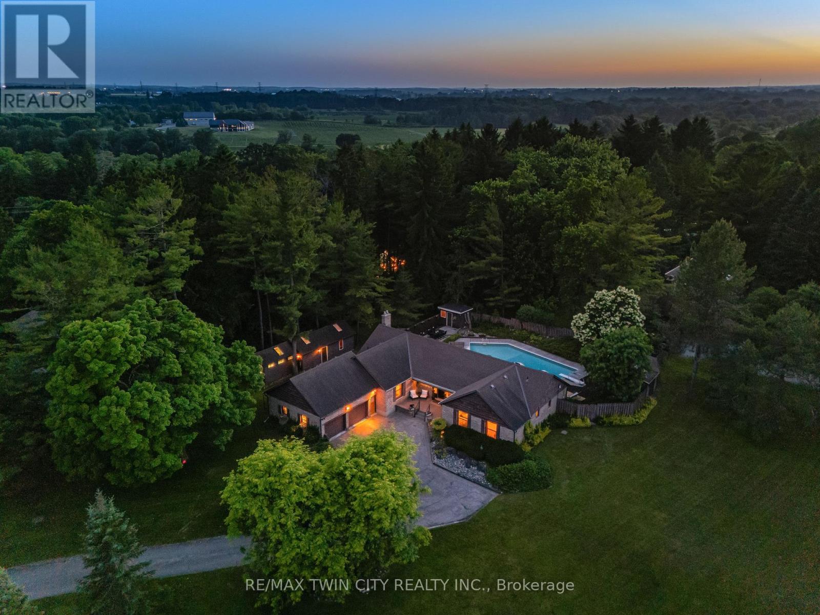 Property at 105 GRANDVIEW DRIVE image 2