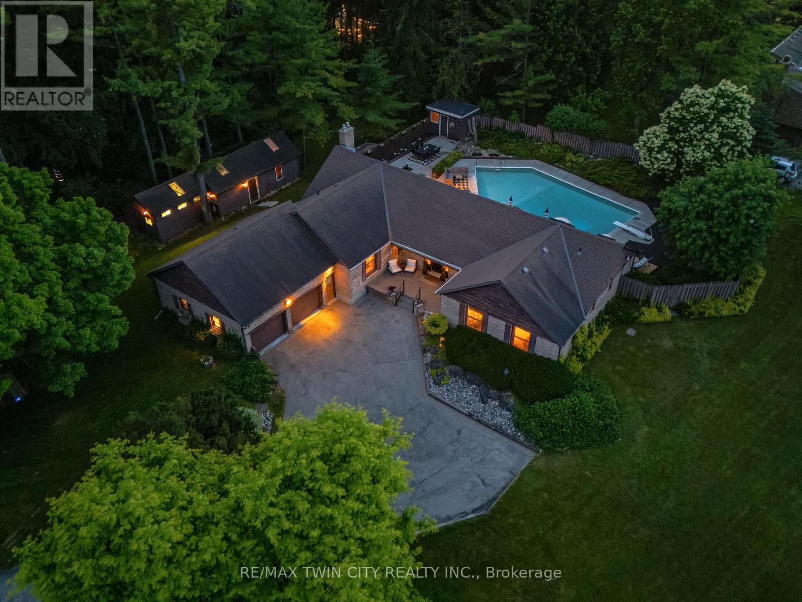 Property at 105 GRANDVIEW DRIVE image 4