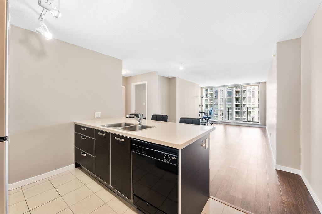 2402 9981 Whalley Boulevard, Surrey, British Columbia  V3T 0G6 - Photo 6 - R3024018