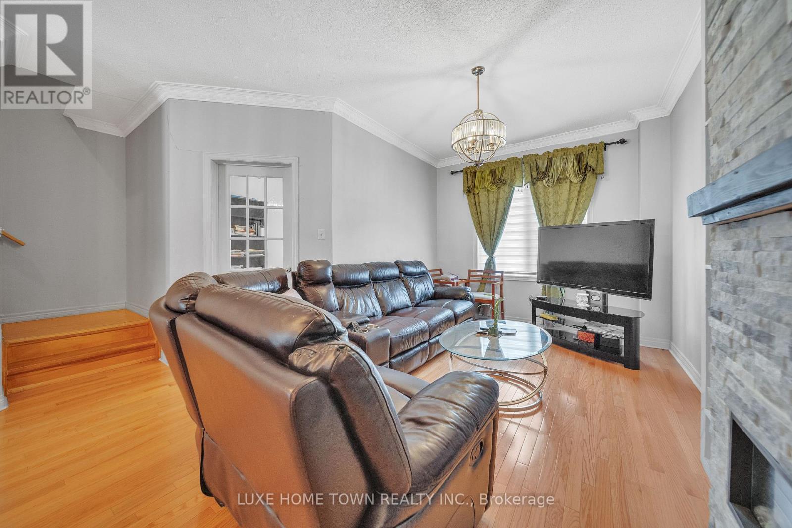1506 Dusty Drive, Pickering, Ontario  L1X 0C9 - Photo 9 - E12268915