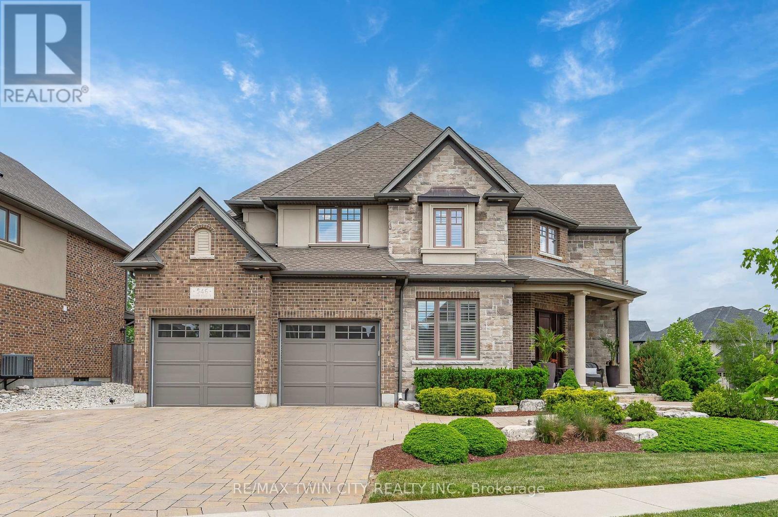 Property at 546 MANOR RIDGE CRESCENT image 2