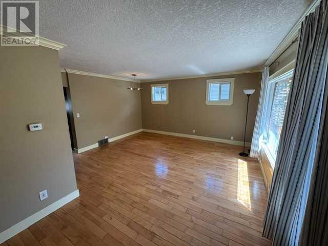 Property at 134 31 Avenue NE image 3